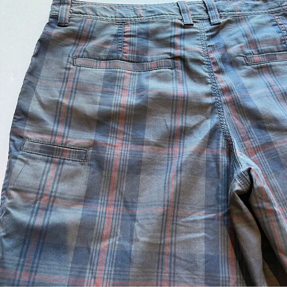 Columbia Men's Shorts Gray and Blue Plaid w/red stripe Size 34X10 - Picture 4 of 11